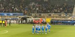 Die Mannschaft von Hansa Rostock (blaue Spielkleidung) vor Beginn des Spieles in Paderborn